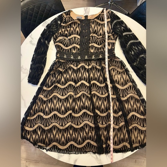 Black and Beige Lace Dress - Picture 9 of 11